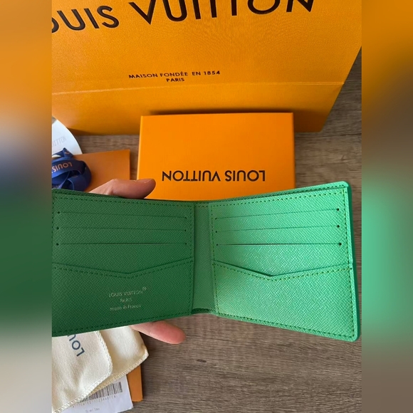 Louis Vuitton Green Slender Wallet - Picture 5 of 11
